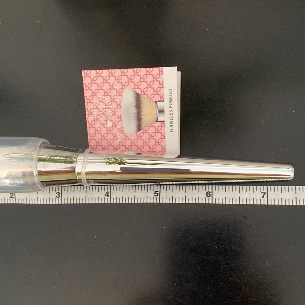 π It Powder Brush - Picture 5 of 5